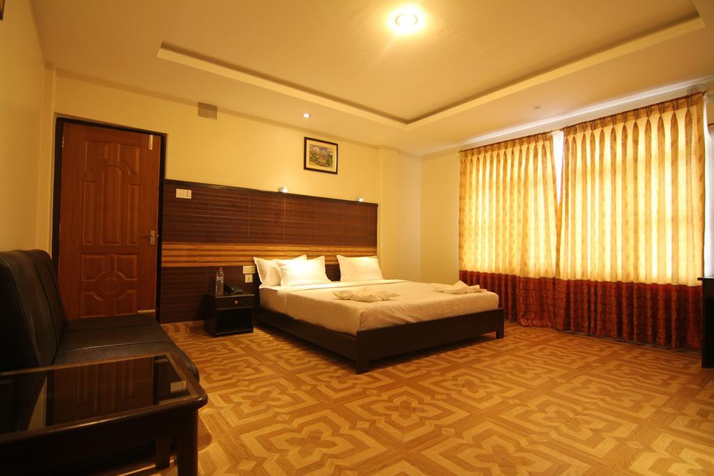 Hotel Point Pokhara Dış mekan fotoğraf